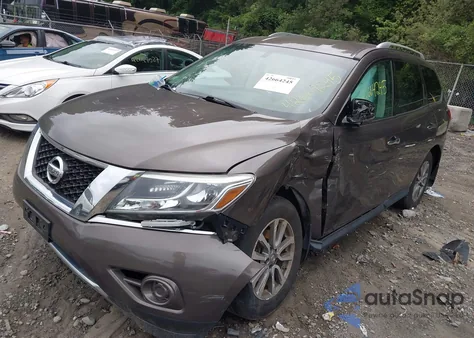 2015 Nissan Pathfinder S z USA, uszkodzony, nr VIN 5N1AR2MM9FC723528
